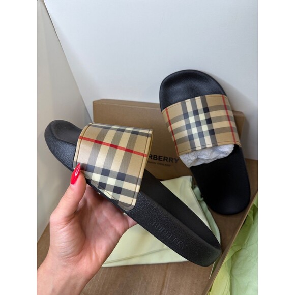 New Burberry Pool Slide in TPU Slide - Color Archive Beige - Size US 6, EUR 38 - Picture 3 of 7